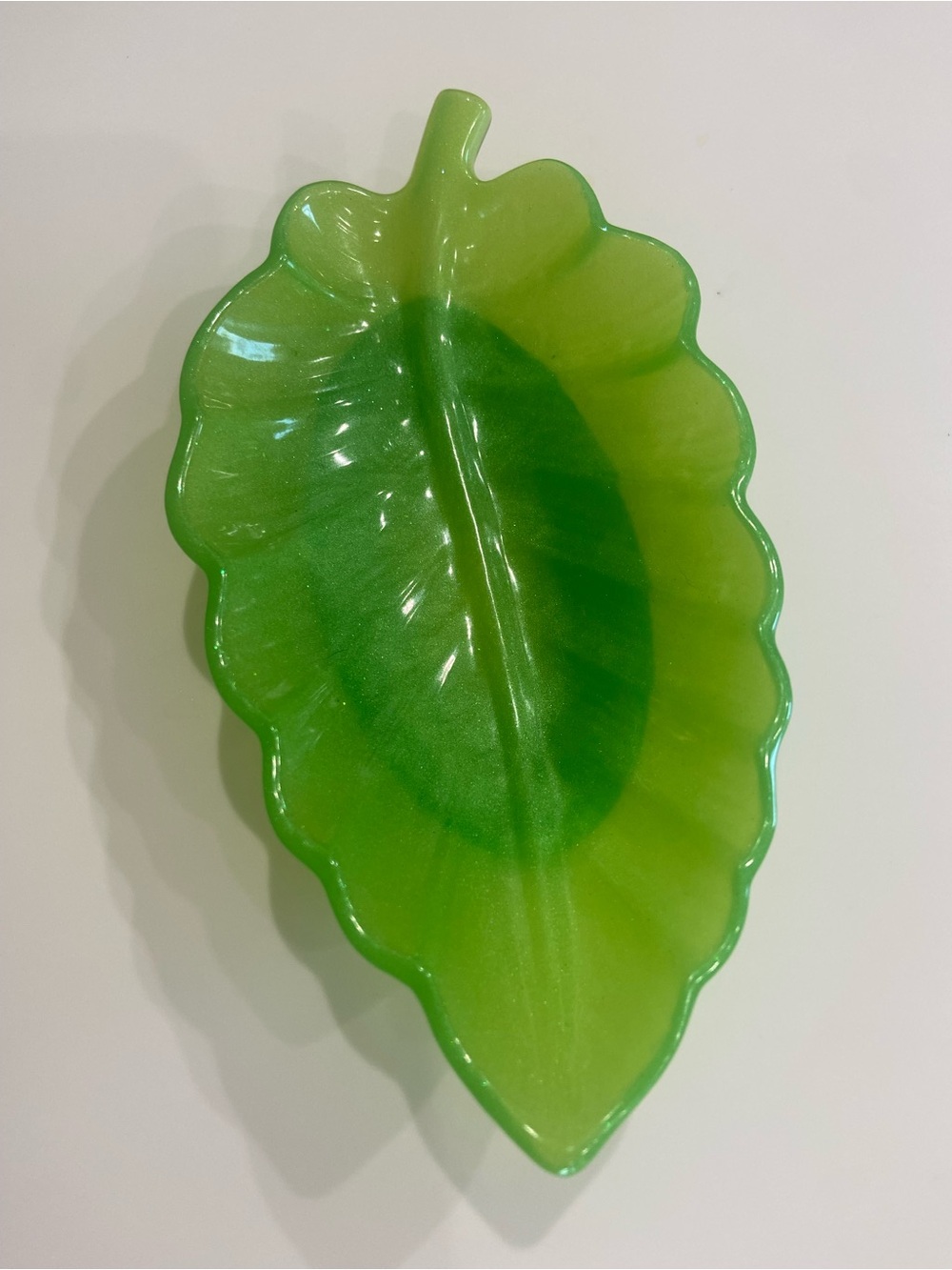 Hand Crafted Epoxy Resin Green Leaf Shaped Decorative Trinket Tray/Bowl-New